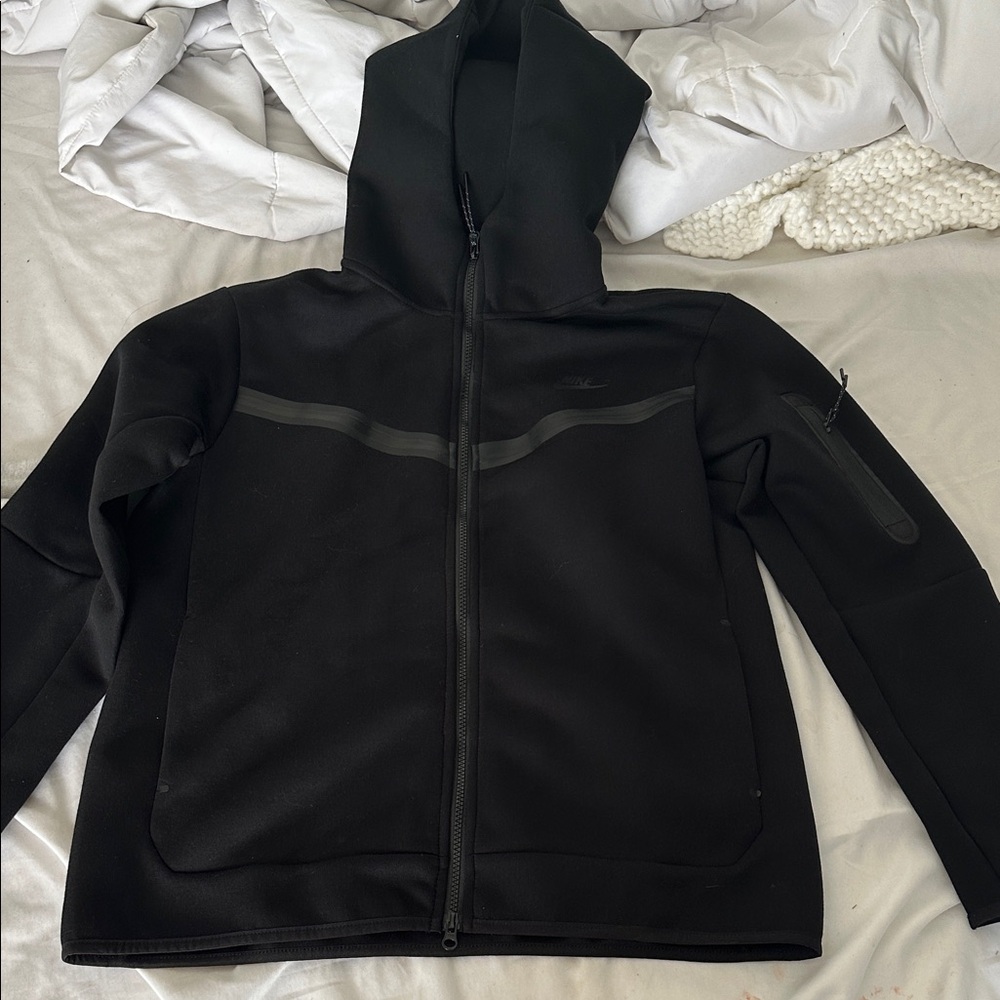 Black Nike tech hoodie